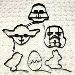 ~Lot of 2 sets: Williams Sonoma Star Wars & Easter Pancake Molds *EUC* $40+tax